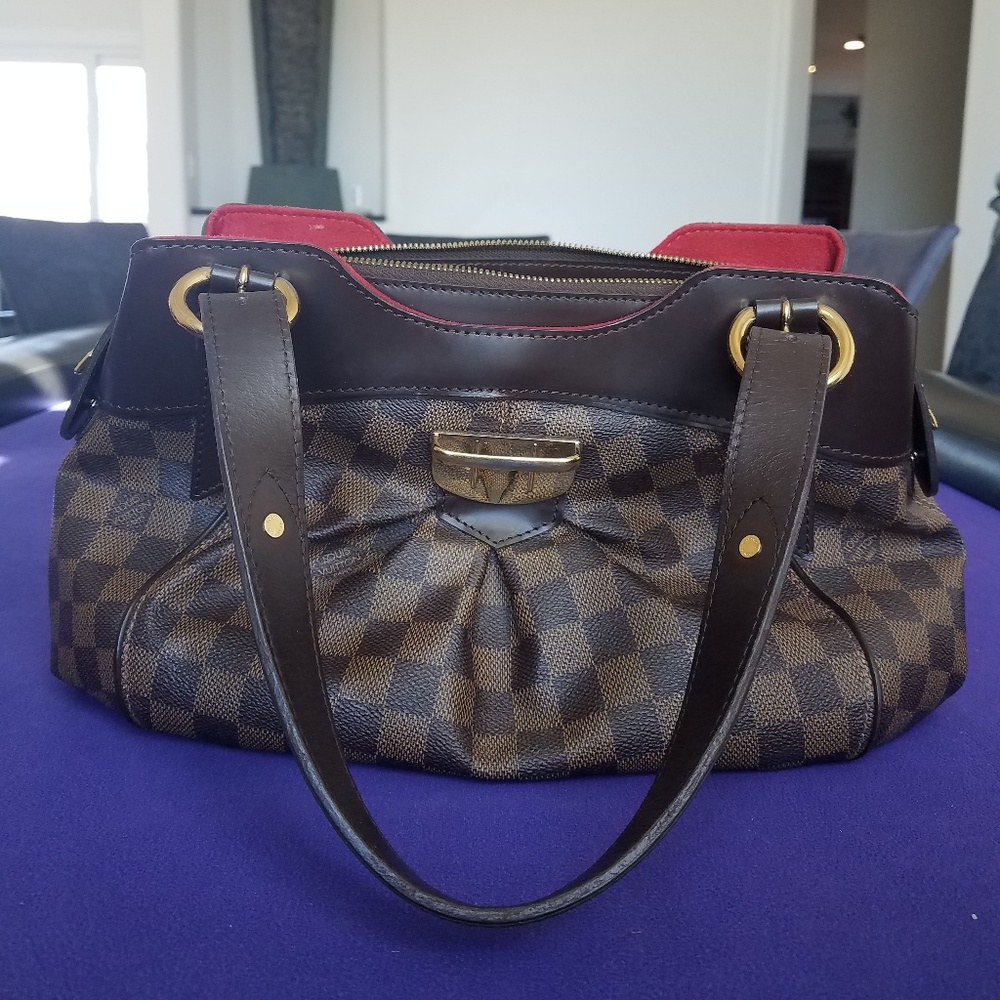 Louis Vuitton Shoulder Bag Black Friday Sale!